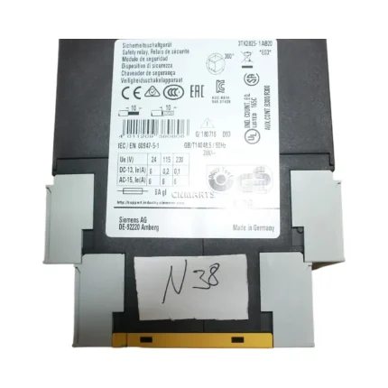 Siemens 3TK2825-1AB20 Safety Relay Module